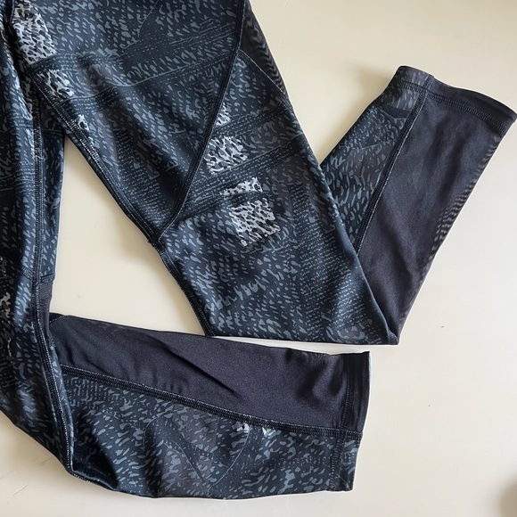 Printed Under Armour Compression Leggings Grey and White - Picture 3 of 7